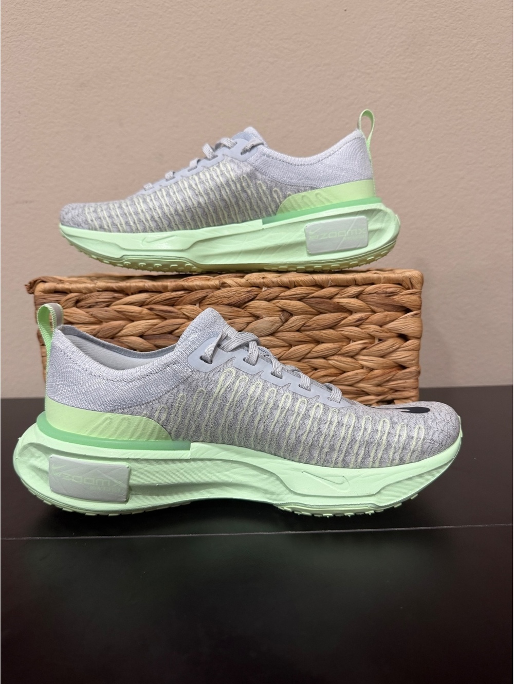 Size 7.5 - Nike Women’s ZoomX Invincible 3 “Pure Platinum Vapour Green” - Picture 2 of 6